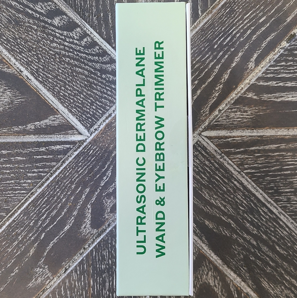 NWT Mario Badescu Ultrasonic Dermaplane Wand & Eyebrow Trimmer - Picture 2 of 9